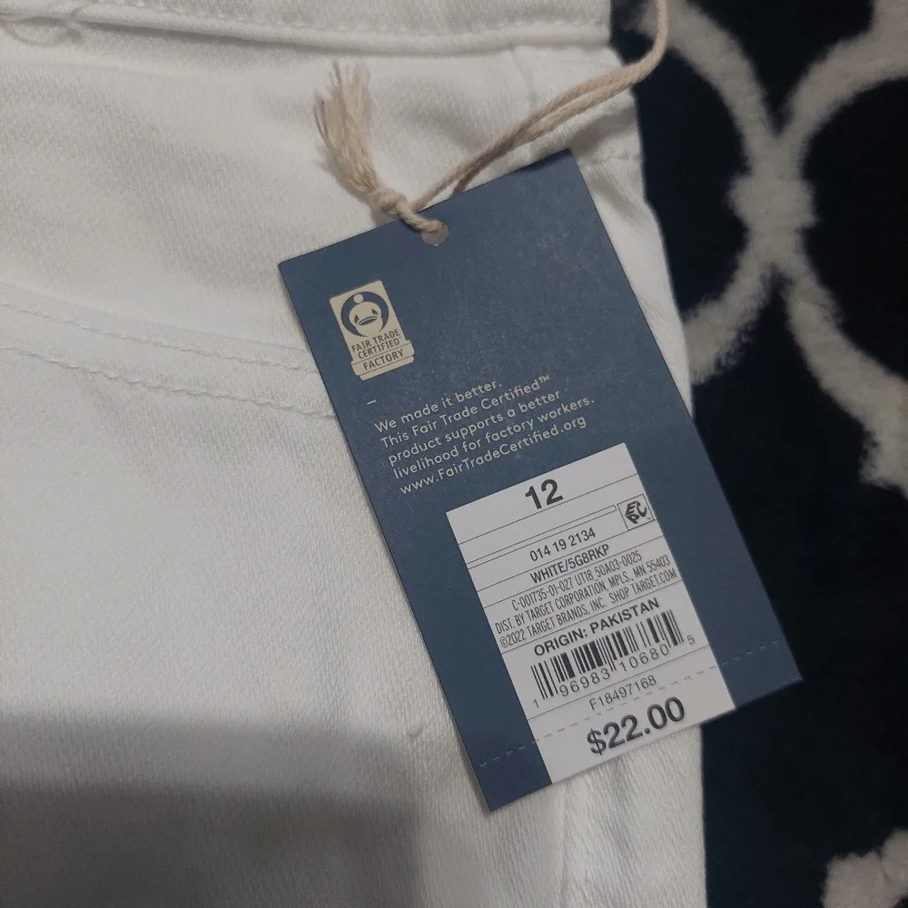 Nwt universal thread white Denim boyfriend shorts‎ size 12R